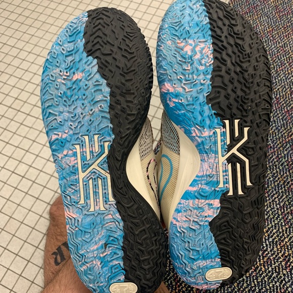 Kyrie 7 Size 13 - Picture 5 of 5